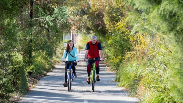couple cycling 2