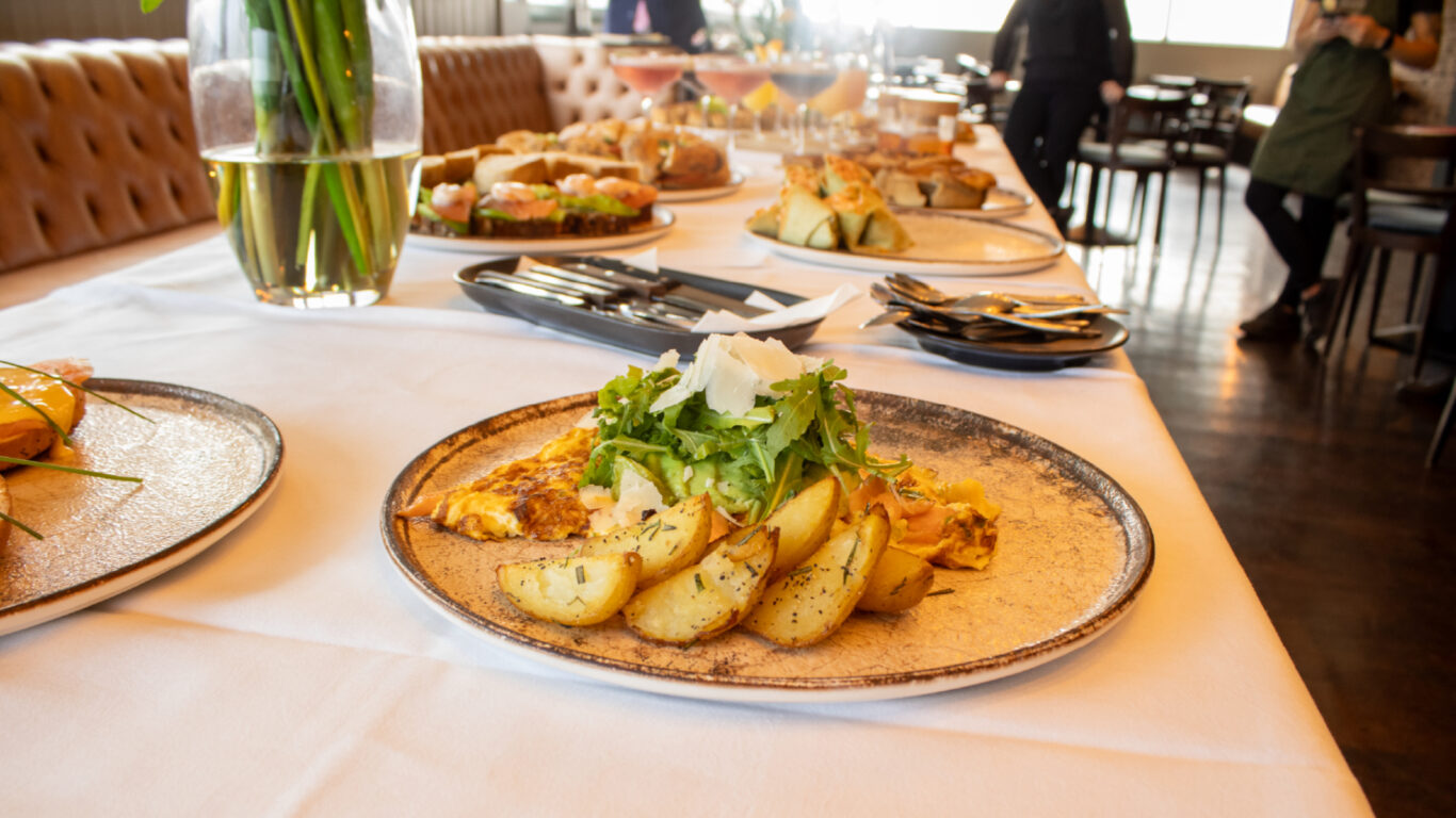 Brunch Green Light Café